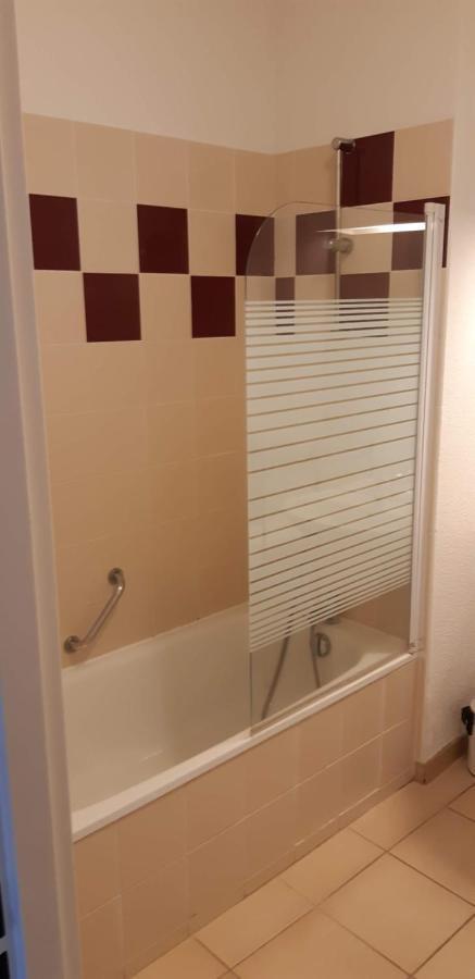 Charmant Logement Avec Piscine 贝尔热拉克 外观 照片