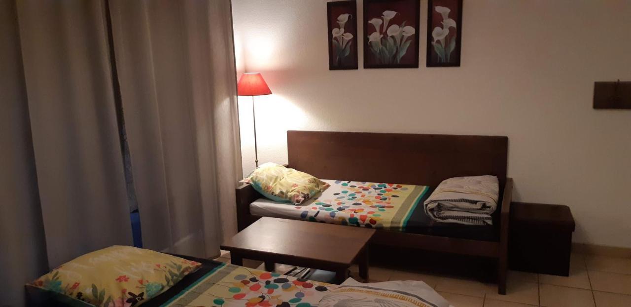 Charmant Logement Avec Piscine 贝尔热拉克 外观 照片