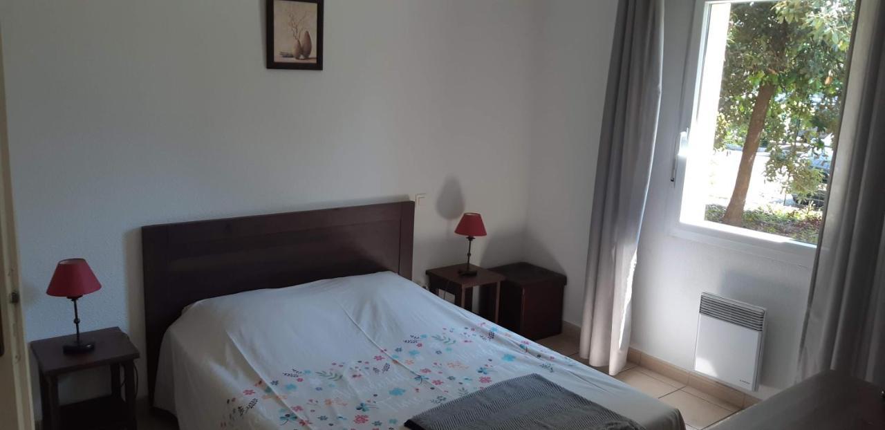 Charmant Logement Avec Piscine 贝尔热拉克 外观 照片